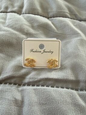 Fashion Jewelry Gold Crystal Interlocking Stud Earrings